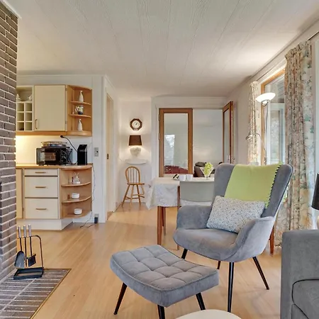 Hébergement de vacances Cozy Home In Karrebaeksminde With Wifi *